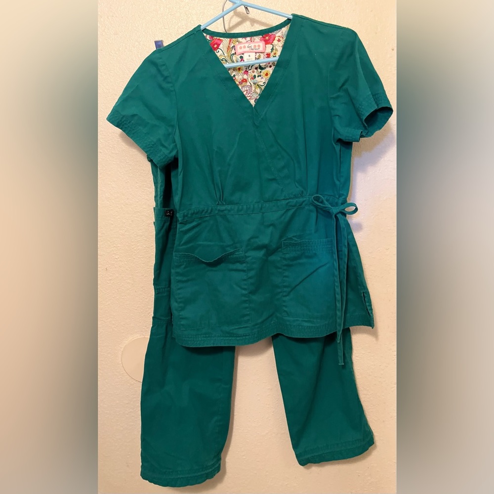 Koi by Kathy Peterson 2Pc Women’s Green Scrub Set size Small